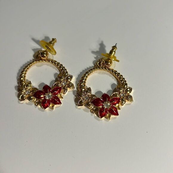 Vintage Avon Red poinsettia pierced earrings. - Picture 1 of 5